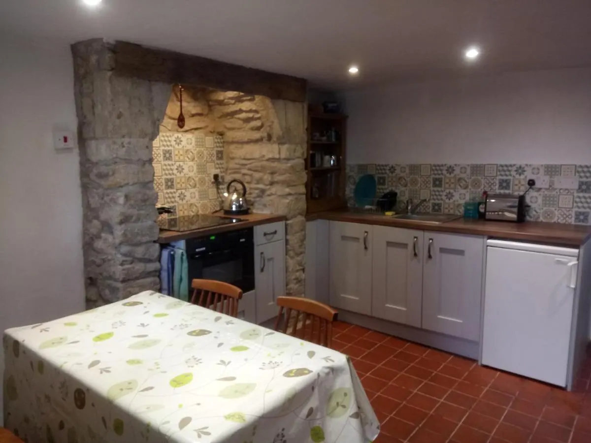 The Old Swan Walkers Cottage Bath